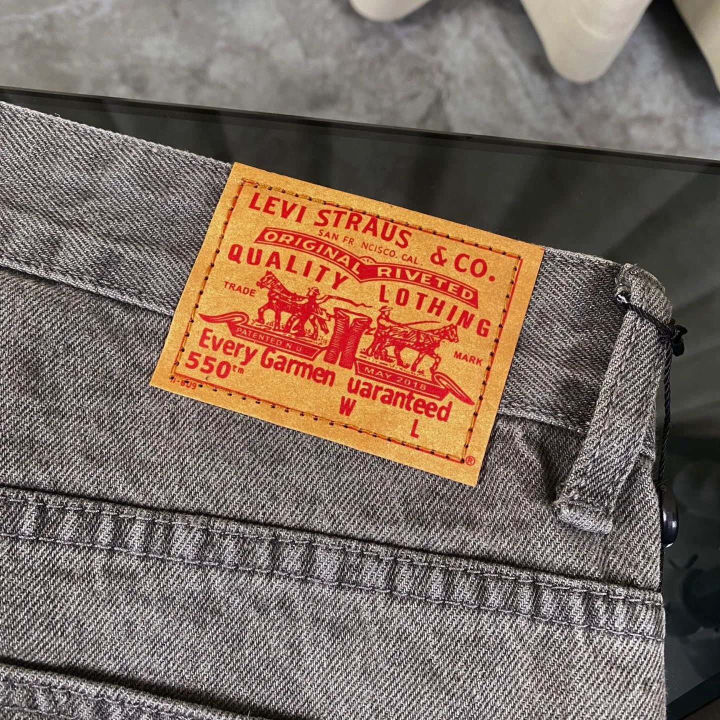 🅿️280 Chrome Hearts 24SS official website limited purple cow spray-painted graffiti patchwork leather jeans!  🛍️As an Online limited edition, it attracted a lot of attention as soon as it debuted. The black and purple cross-stitched leather design brings a cool and mysterious atmosphere, and every stitching shows a unique taste. The limited edition graffiti spray painting is casual and bold, just like wearing street art on your body, and you will never miss it when walking on the road.  Straight and loose fit, suitable for various body shapes, casual and cool online. Genderless design, both boys and girls can easily control it, easily create a super trendy feeling, and directly maximize the fashion expression!  Black and gray color 🔘, low-key but with hidden edge, perfect for versatility, whether paired with a simple white T-shirt or a personalized printed top, it can make you the focus of the street.  Size covers M-XXL (corresponding to sizes 30-36)